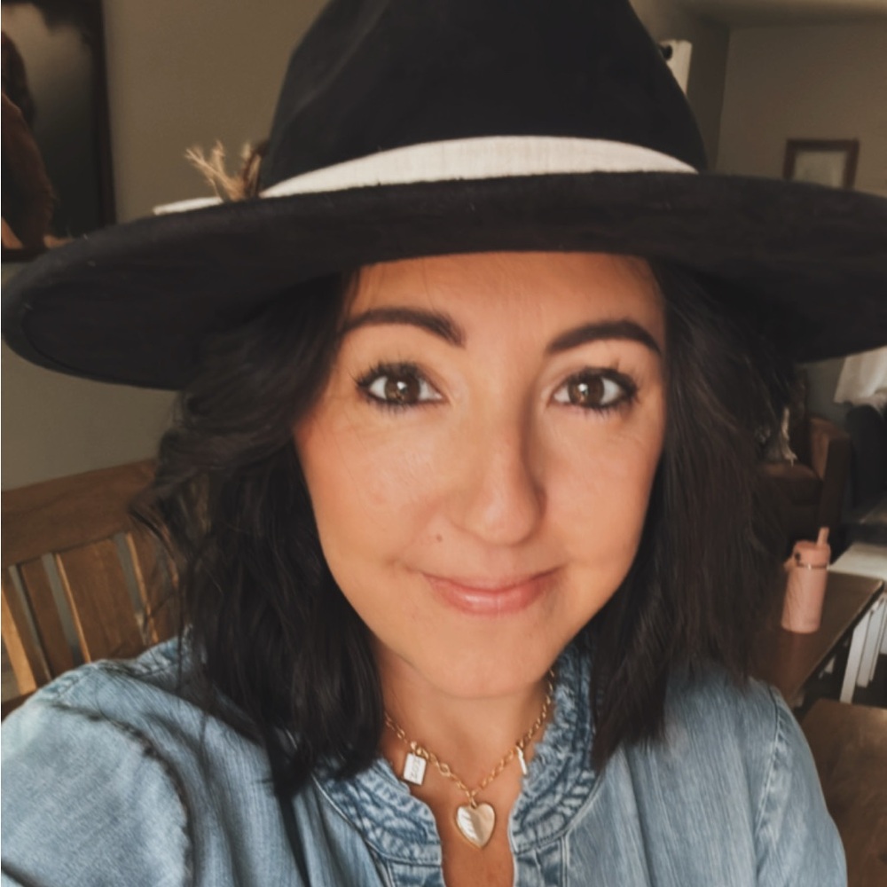 Meet your Posher, Carly